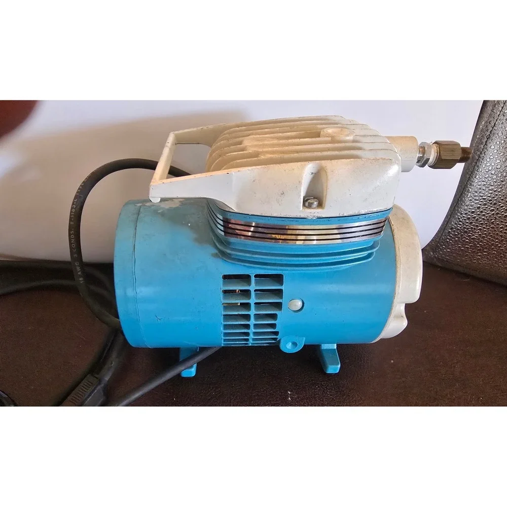 Badger 180-11 Oilless Compressor 100XF‎ Airbrush Kit with Instructional Books